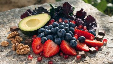 Top Foods Rich in Antioxidants for Younger-Looking Skin